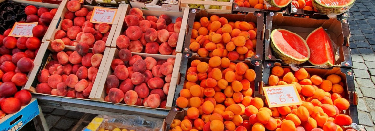 Frische Sommerfrüchte vom Markt